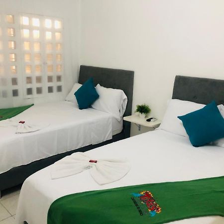 Tita'S Airport Hotel Cartagena Buitenkant foto