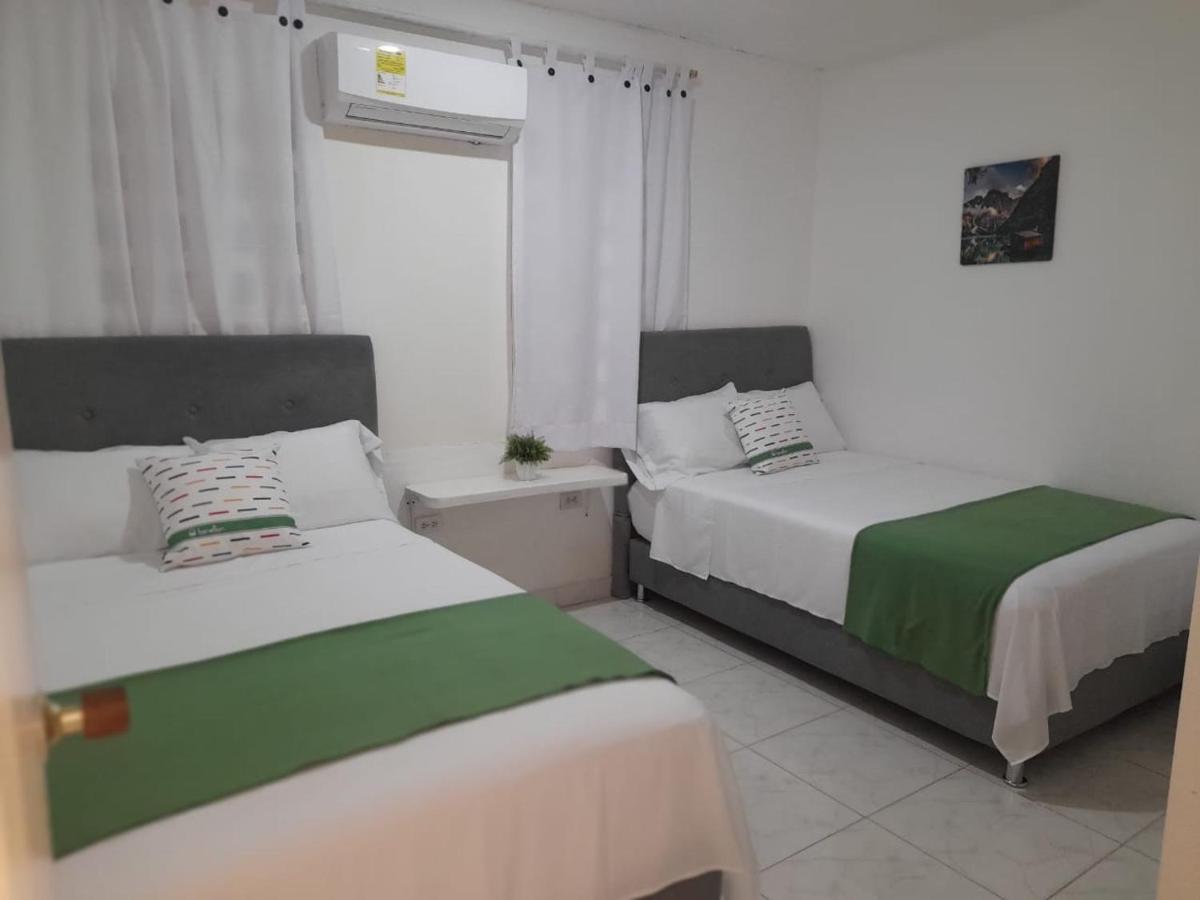 Tita'S Airport Hotel Cartagena Buitenkant foto