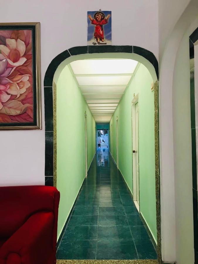 Tita'S Airport Hotel Cartagena Buitenkant foto