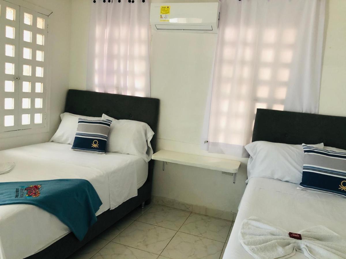 Tita'S Airport Hotel Cartagena Buitenkant foto