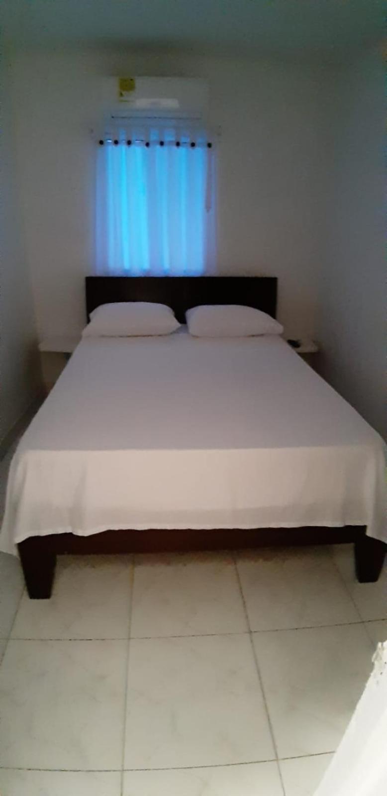 Tita'S Airport Hotel Cartagena Buitenkant foto